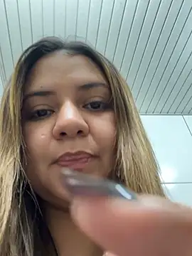 Snapshot of Lu_colombiana chatting on April 9, 2026, 11:44 pm Lu colombiana online show from April 9, 2026, 11:44 pm