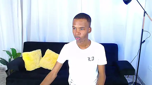 Snapshot of gusy_18 chatting on February 5, 2026, 8:15 pm gusy 18 online show from February 5, 2026, 8:15 pm