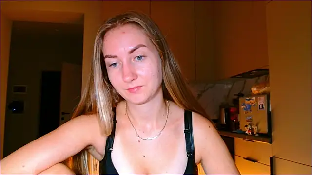 BluueSilk online show from November 17, 2025, 7:45 am