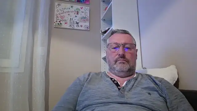 doudou310 online show from April 25, 2026, 4:04 am