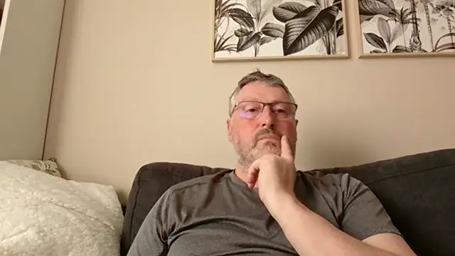 doudou310 online show from April 11, 2026, 7:45 am