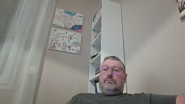 doudou310 online show from March 9, 2026, 4:49 am