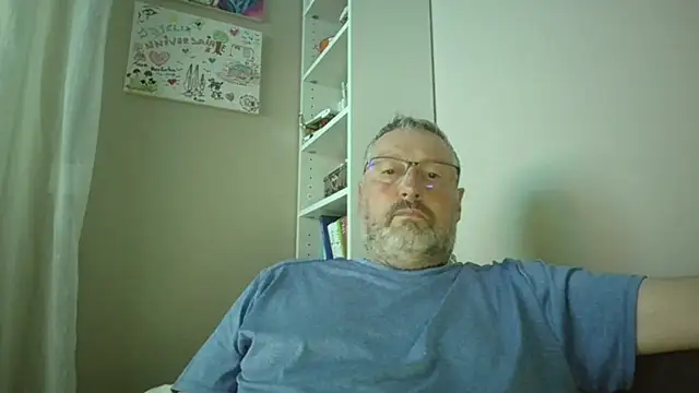 doudou310 online show from April 18, 2026, 4:37 am