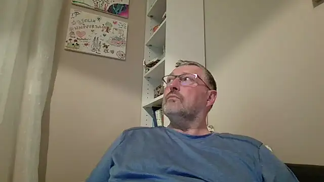 doudou310 online show from April 19, 2026, 3:51 am