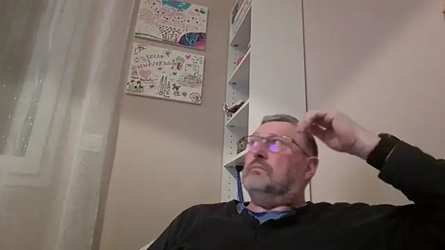 doudou310 online show from March 13, 2026, 4:17 am