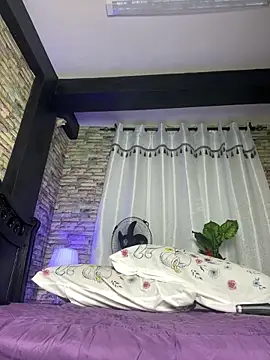 SluttyEll online show from February 1, 2026, 7:45 pm