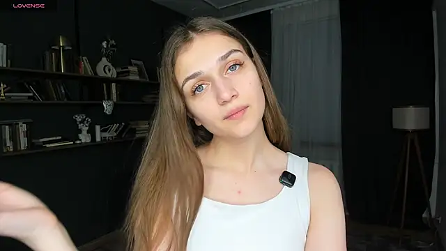 JuliannaLeiding online show from April 3, 2026, 7:09 pm