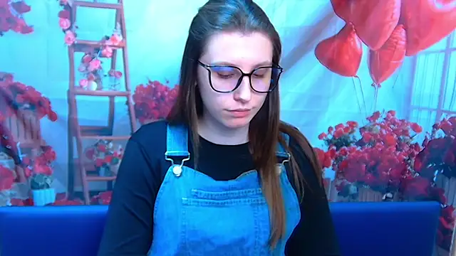 LilianaShine online show from April 19, 2026, 5:08 am