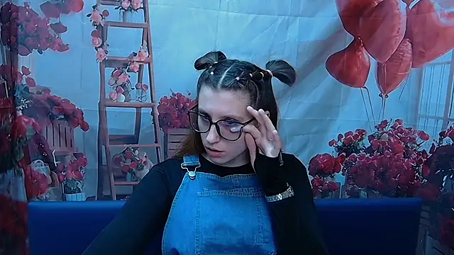 LilianaShine online show from March 8, 2026, 6:17 am