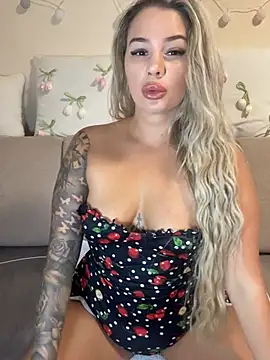 sexybatwomen33 online show from May 12, 2026, 6:32 am