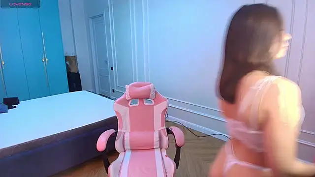 millaa bella online show from April 19, 2026, 6:10 pm