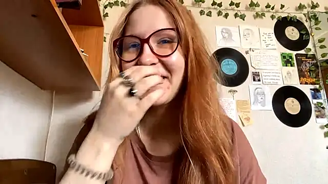 LaureenVielma online show from April 22, 2026, 8:21 am