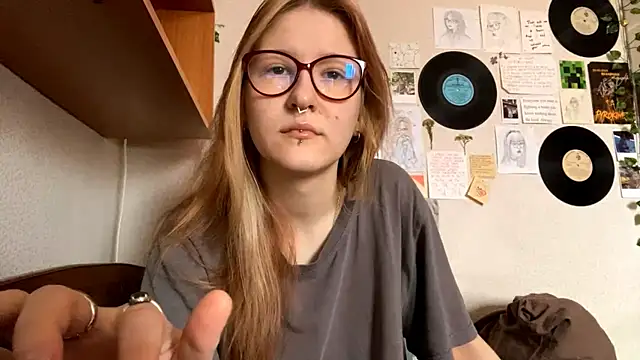 LaureenVielma online show from April 10, 2026, 8:32 am