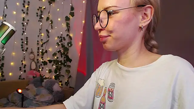 Mia  Jensen online show from March 31, 2026, 11:01 am