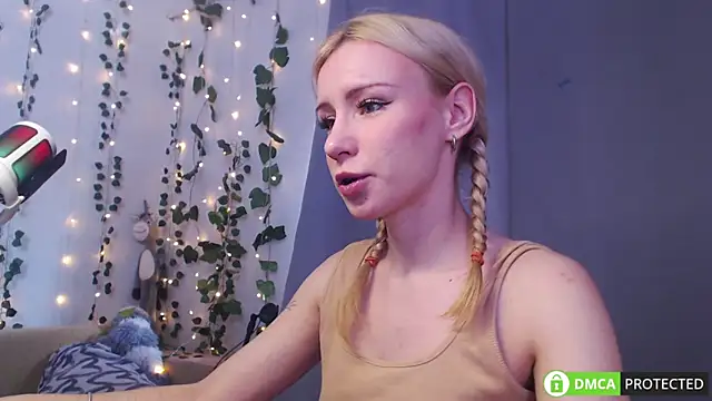 Mia  Jensen online show from April 15, 2026, 11:27 am