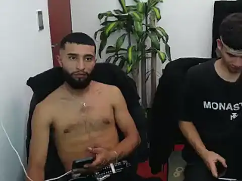  noahdiaz online show from May 15, 2026, 9:02 pm