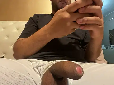 latinocalientehot online show from June 16, 2026, 6:41 pm