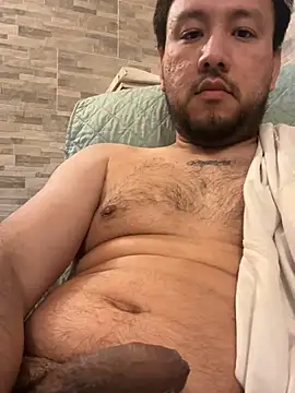 latinocalientehot online show from April 15, 2026, 7:58 pm