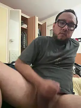 latinocalientehot online show from July 15, 2026, 8:16 pm