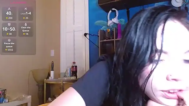 ahungkittykat online show from June 4, 2026, 3:22 am