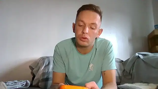 verscub6969 online show from April 17, 2026, 4:32 pm