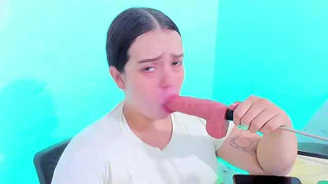 Emely pregnantt online show from February 3, 2026, 10:37 pm