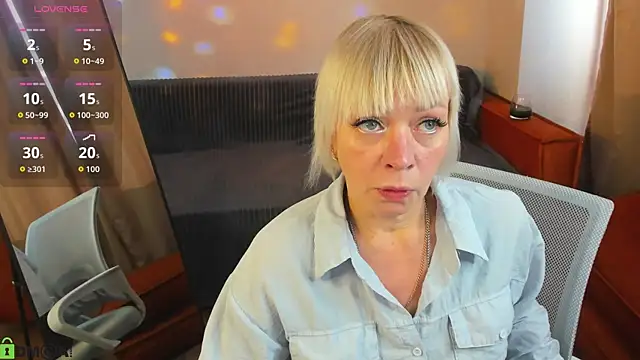 Snapshot of Ann_Annise chatting on June 10, 2026, 12:56 am Ann Annise online show from June 10, 2026, 12:56 am