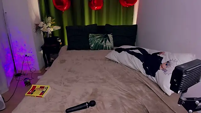 PollyRoseX online show from April 8, 2026, 6:53 pm