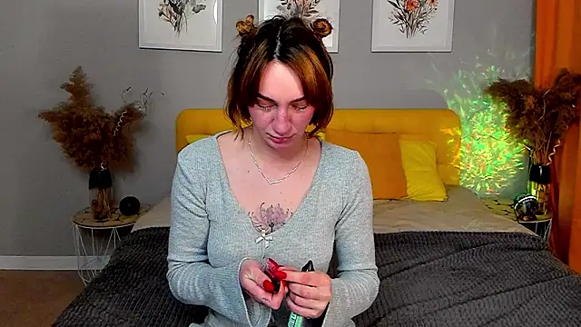 Snapshot of PollyRoseX chatting on March 4, 2026, 7:43 pm PollyRoseX online show from March 4, 2026, 7:43 pm