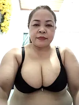 Baby-bigtits2026 online show from April 22, 2026, 11:06 am