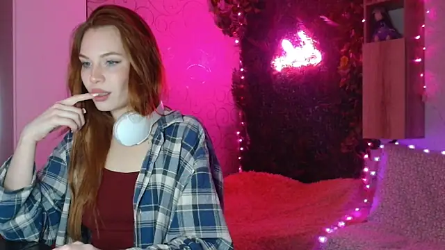 kelly love 222 online show from April 25, 2026, 11:35 pm