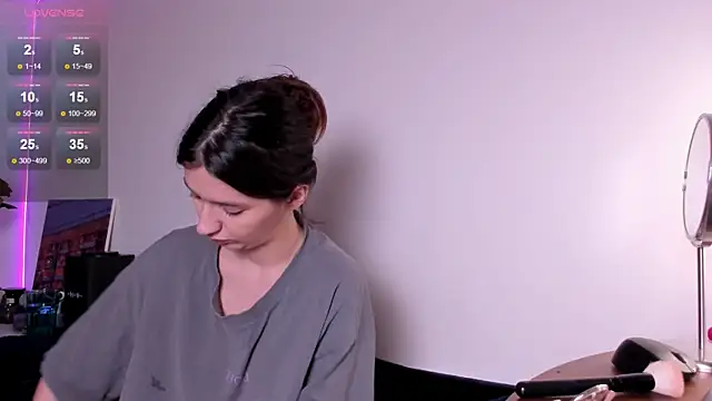 miabellee  online show from February 20, 2026, 12:29 am