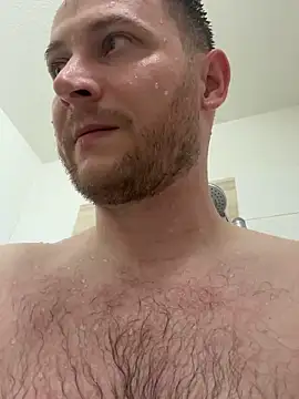 Snapshot of LubasOriginMen chatting on January 31, 2026, 9:35 pm LubasOriginMen online show from January 31, 2026, 9:35 pm