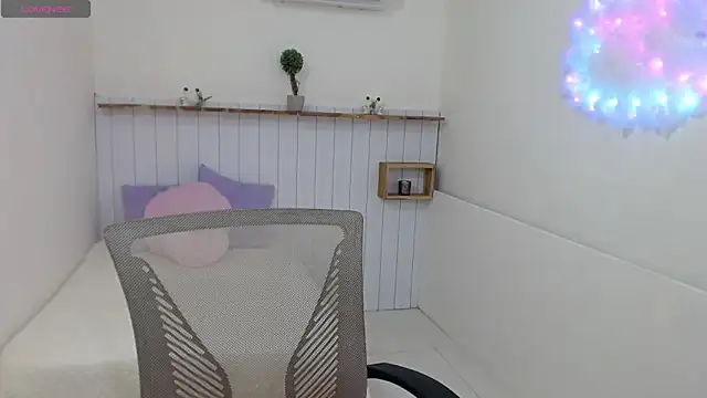 Mona Mistic online show from February 15, 2026, 8:08 pm