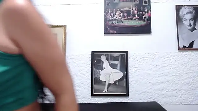 Snapshot of JulianaLopera1 chatting on February 21, 2026, 1:13 pm JulianaLopera1 online show from February 21, 2026, 1:13 pm