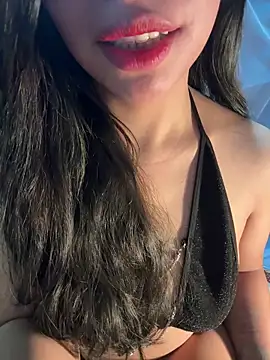 QuynhAnh 2k1 online show from February 23, 2026, 9:32 am