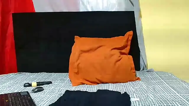 JinglynJuicy22 online show from February 25, 2026, 7:41 am