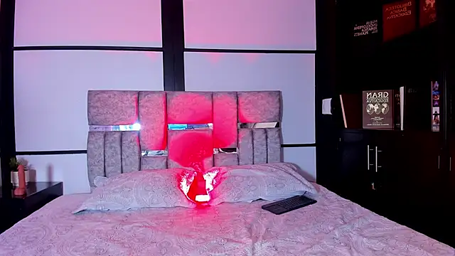 noahWolff  online show from February 18, 2026, 5:16 am