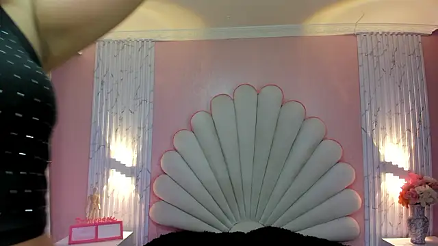 Kateemos online show from March 19, 2026, 2:17 pm