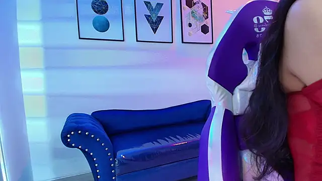 Maddie T18 online show from April 18, 2026, 12:07 pm