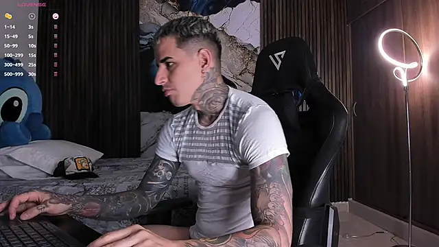 Snapshot of trisstann_ chatting on February 5, 2026, 5:09 pm trisstann online show from February 5, 2026, 5:09 pm