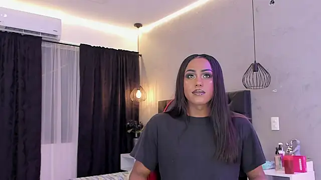 naomi  blair online show from June 30, 2026, 3:28 am