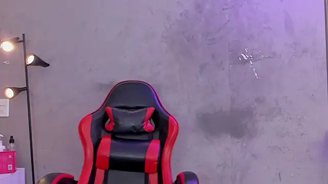 naomi  blair online show from April 3, 2026, 3:24 am