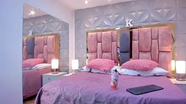 Paris Velvet online show from February 23, 2026, 10:43 pm