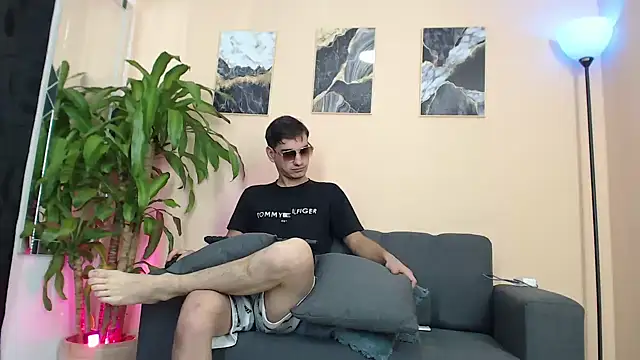 Snapshot of DesiresOfOlympus_ chatting on March 4, 2026, 7:54 pm DesiresOfOlympus online show from March 4, 2026, 7:54 pm