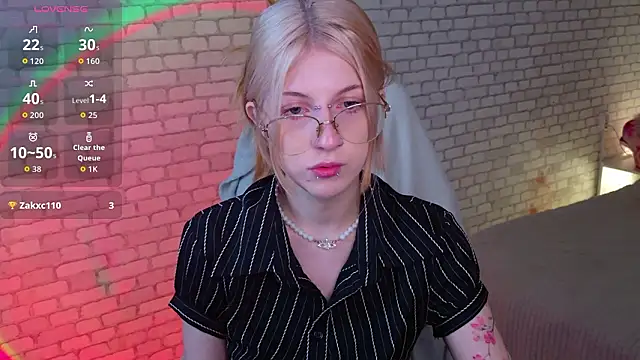 Snapshot of alicedews chatting on February 25, 2026, 1:44 pm alicedews online show from February 25, 2026, 1:44 pm