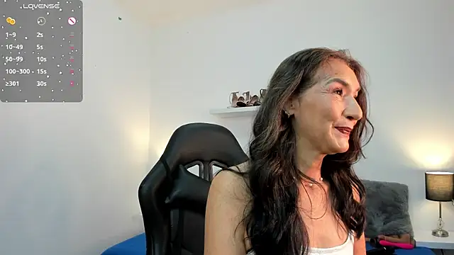 Emma Mendozaa online show from May 19, 2026, 11:39 am