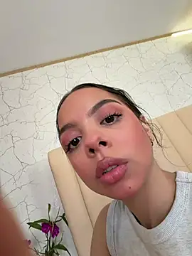 BambiRoses online show from June 4, 2026, 4:17 am