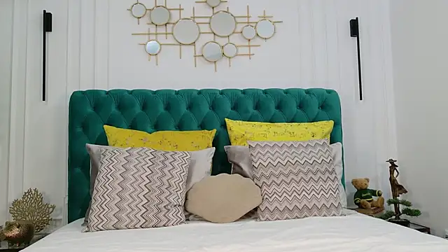 AlessiaDunn online show from April 1, 2026, 7:00 pm