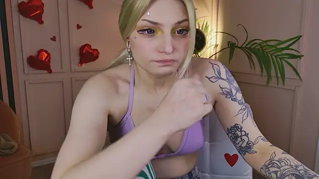 AvaSun online show from February 15, 2026, 9:58 pm